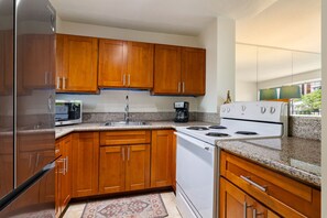 Fridge, microwave, oven, stovetop - 2BR/1BA Condo at Royal Aloha in Waikiki! Free PARKING, Free WiFi! (Honolulu)