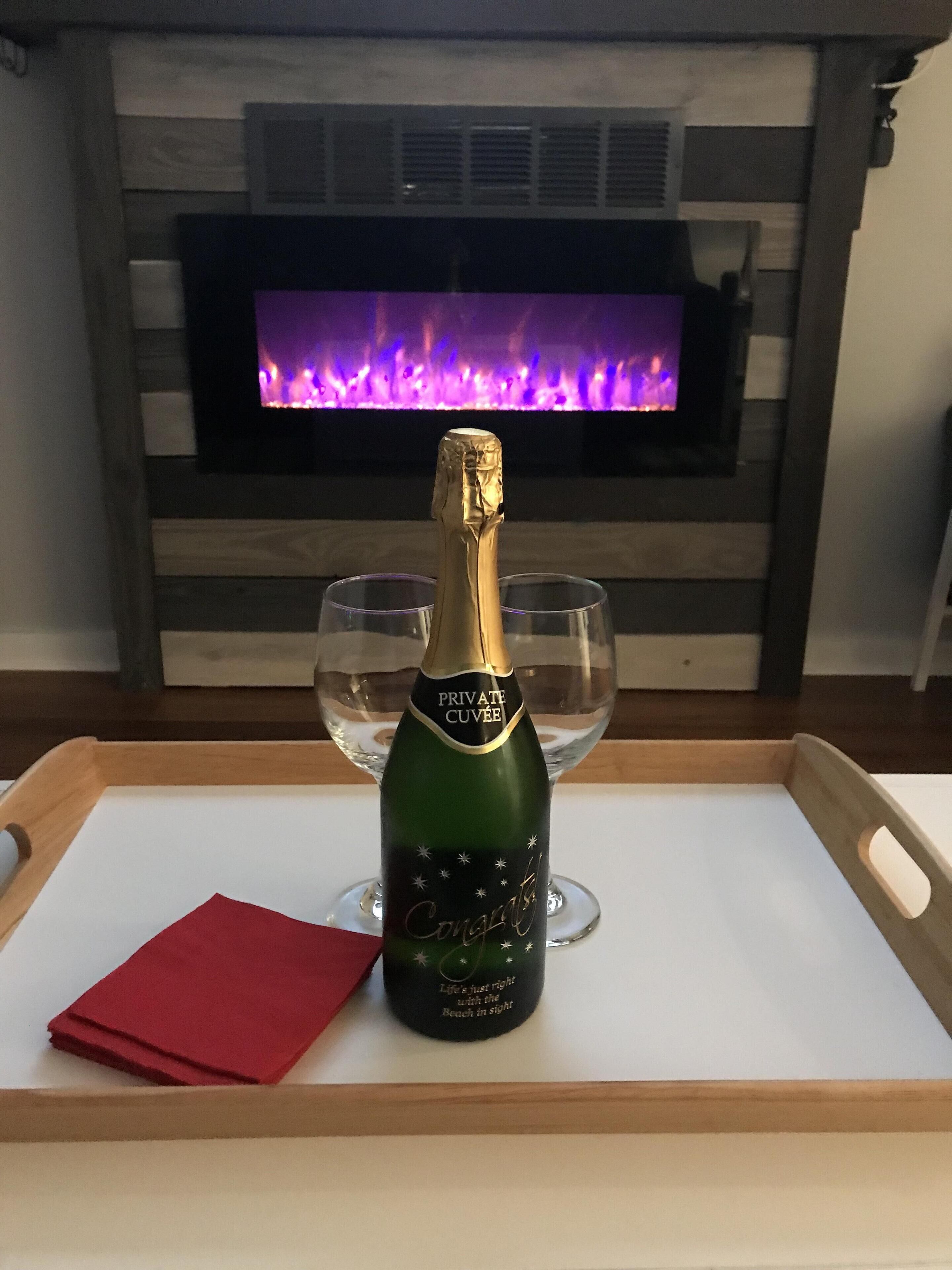 Fireplace- Romantic Winter Getaway-Ocean View - Sleeps 6