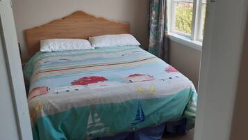 3 bedrooms, desk, iron/ironing board, free WiFi