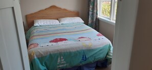 3 bedrooms, desk, iron/ironing board, free WiFi