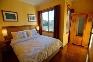 4 habitaciones, tabla de planchar con plancha y ropa de cama 