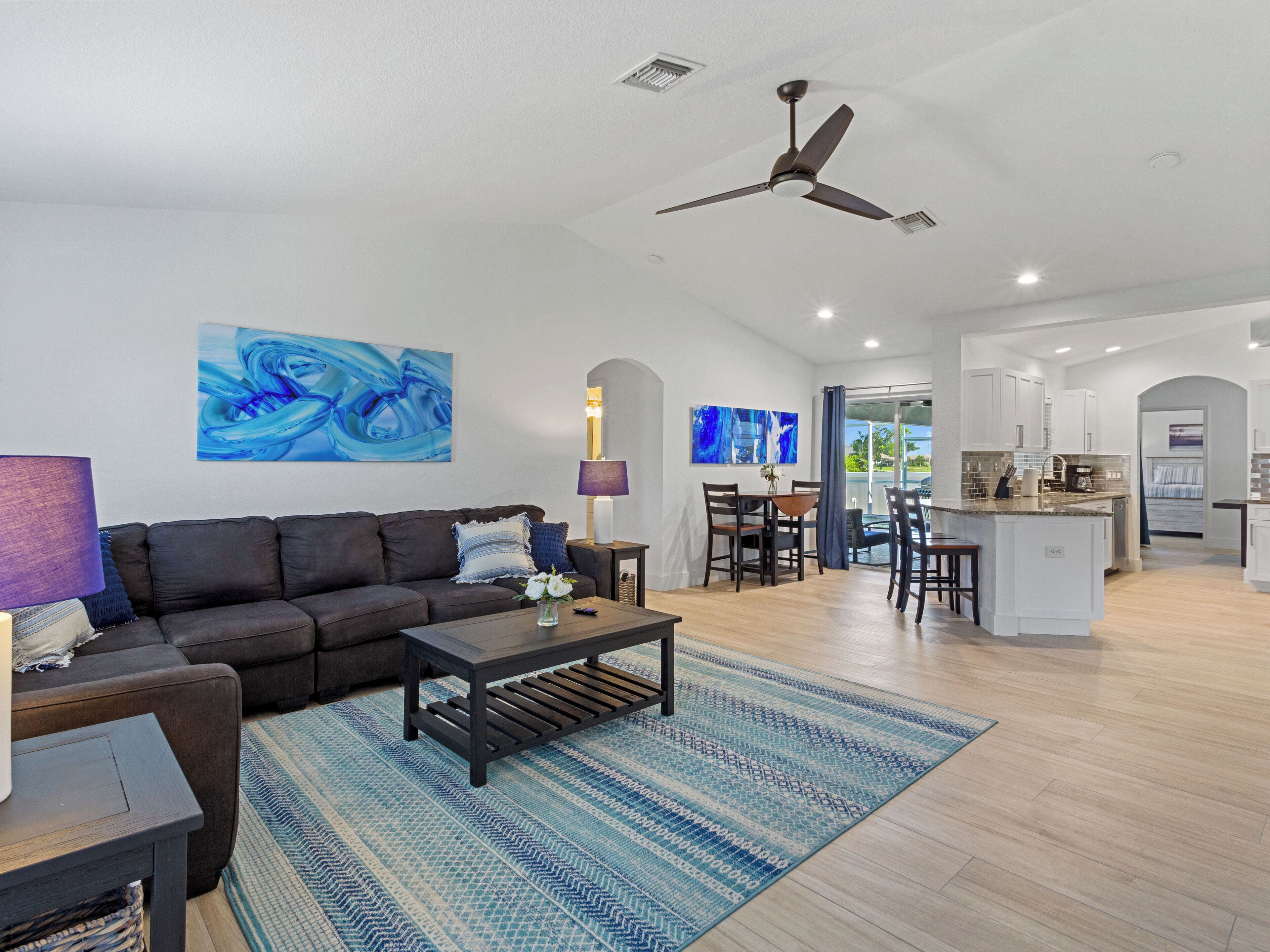 The Perfect Waterfront Vacation House - Relax or Play .