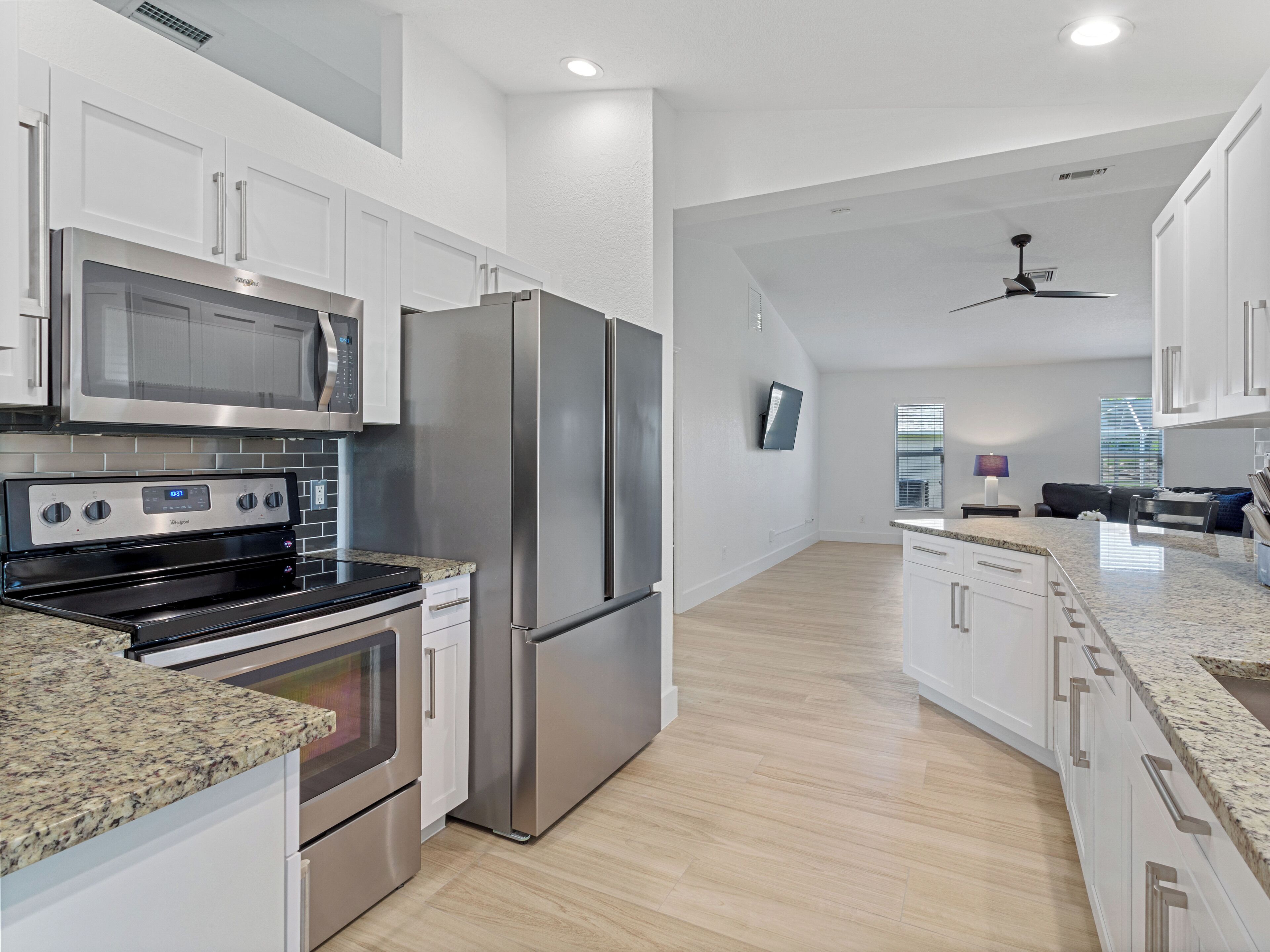 The Perfect Waterfront Vacation House - Relax or Play .