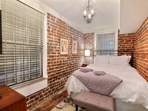 6 bedrooms, iron/ironing board, free WiFi, bed sheets - Private Pool on Site | 5*Clean | Flex Cancelation (Savannah)