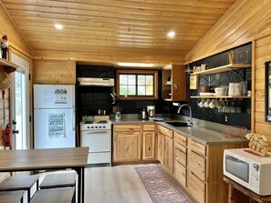 冰箱、微波炉、烤箱、炉灶