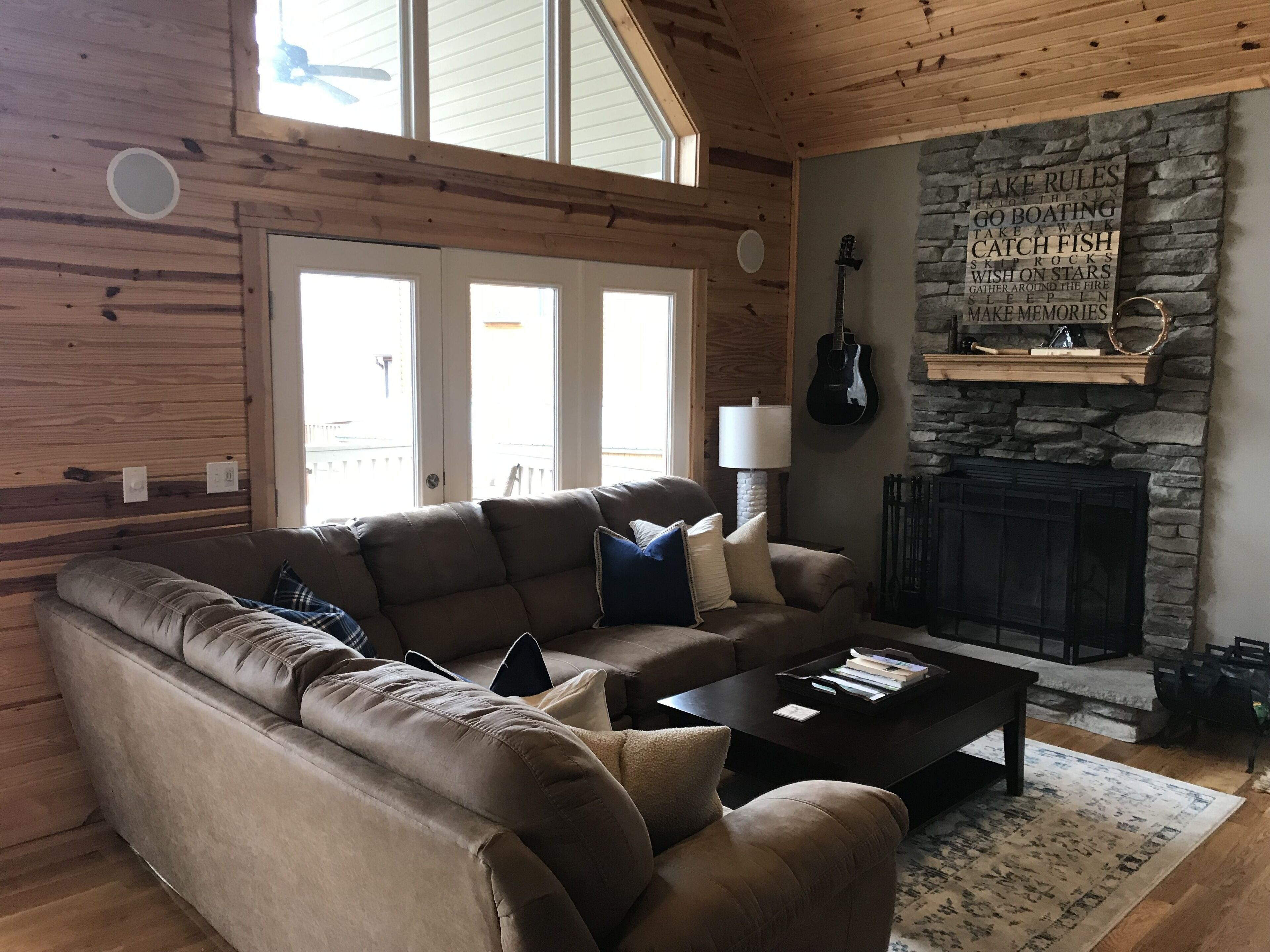 Newer Build, Premier Finishes, LAKE FRONT, Wireless Internet YOUTUBE TV