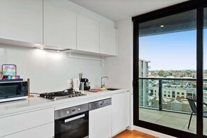 冷蔵庫、電子レンジ、オーブン、食器洗い機