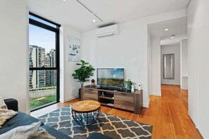 テレビ、Netflix、ストリーミングサービス、書斎 / ワークスペース