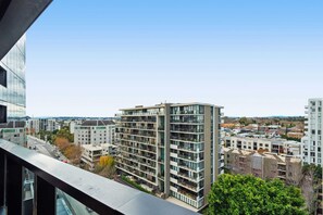 Property grounds - Bright Apartment with City Views in Trendy Locale (South Yarra)