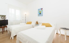 7 عدّة غرف نوم ومكواة/لوح كي وواي فاي وملاءات أسرّة