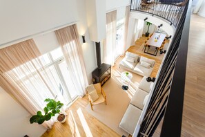 Smart-TV, Kamin, Videospiele, DVD-Player