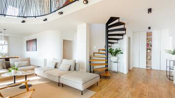 Smart TV, caminetto, videogiochi, lettore DVD