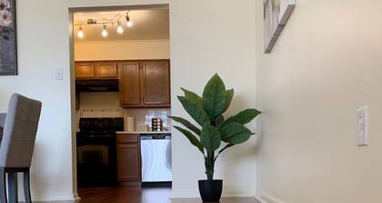 Cozy 2 BR, 2 BA Condo close to MGM, Top Gulf, Tanger Outlets & National Harbor