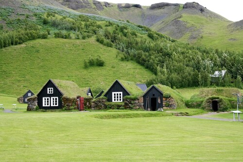 A fantastic location with a great mountain view