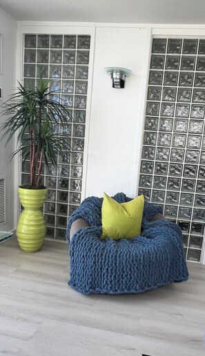 Interior - New Decor! Oceanfront, Yacht Harbor, Luxury, Friday Fireworks front row, FAB! (Honolulu)
