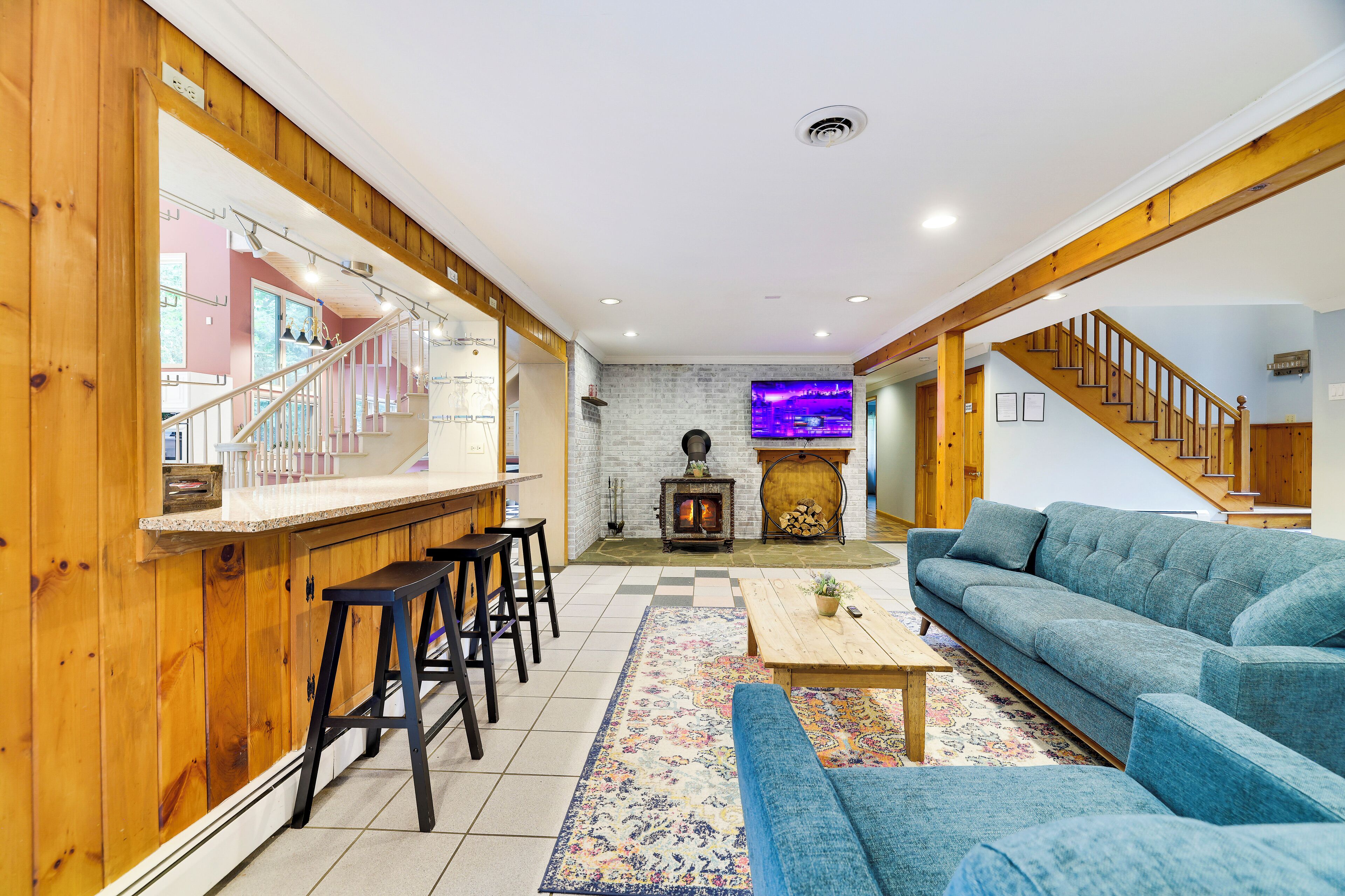 Luxury Villa~ HEATED POOL Open Thru November ~ Dog Friendly ~ Hot Tub ~ Fire Pit