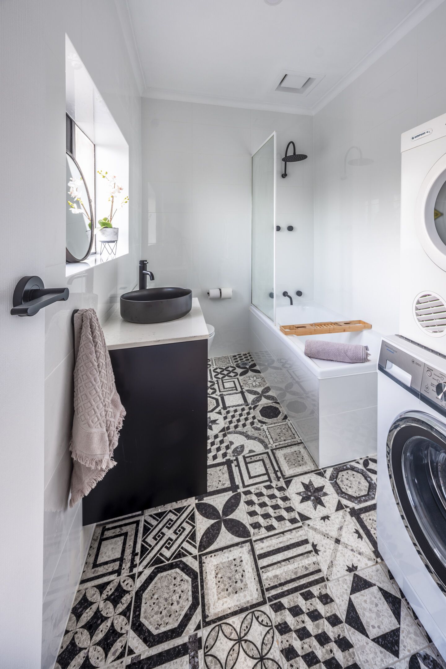 Jacaranda Apartment | Wayville Walk to Tram — image 11