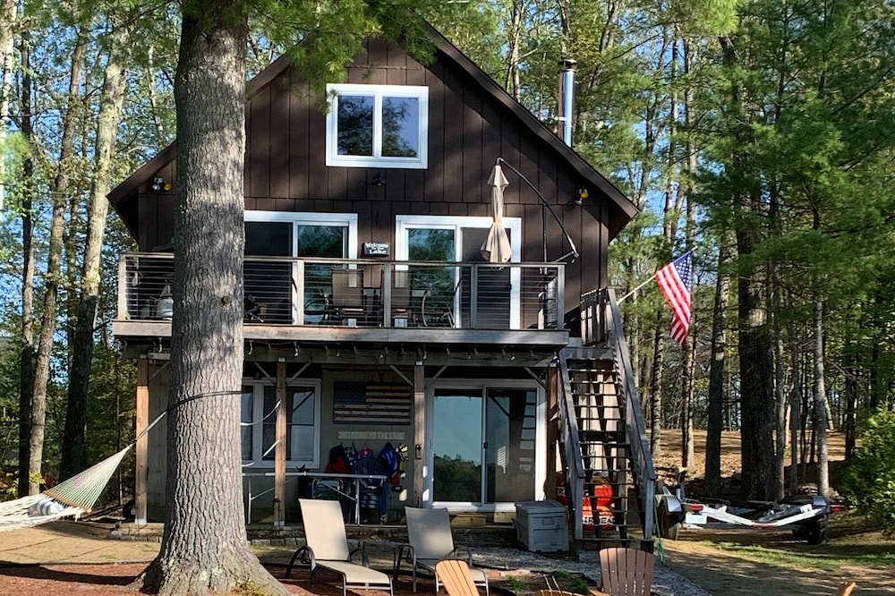 Lake Winnisquam home with beach and private boat dock. 15 minutes to Gunstock.