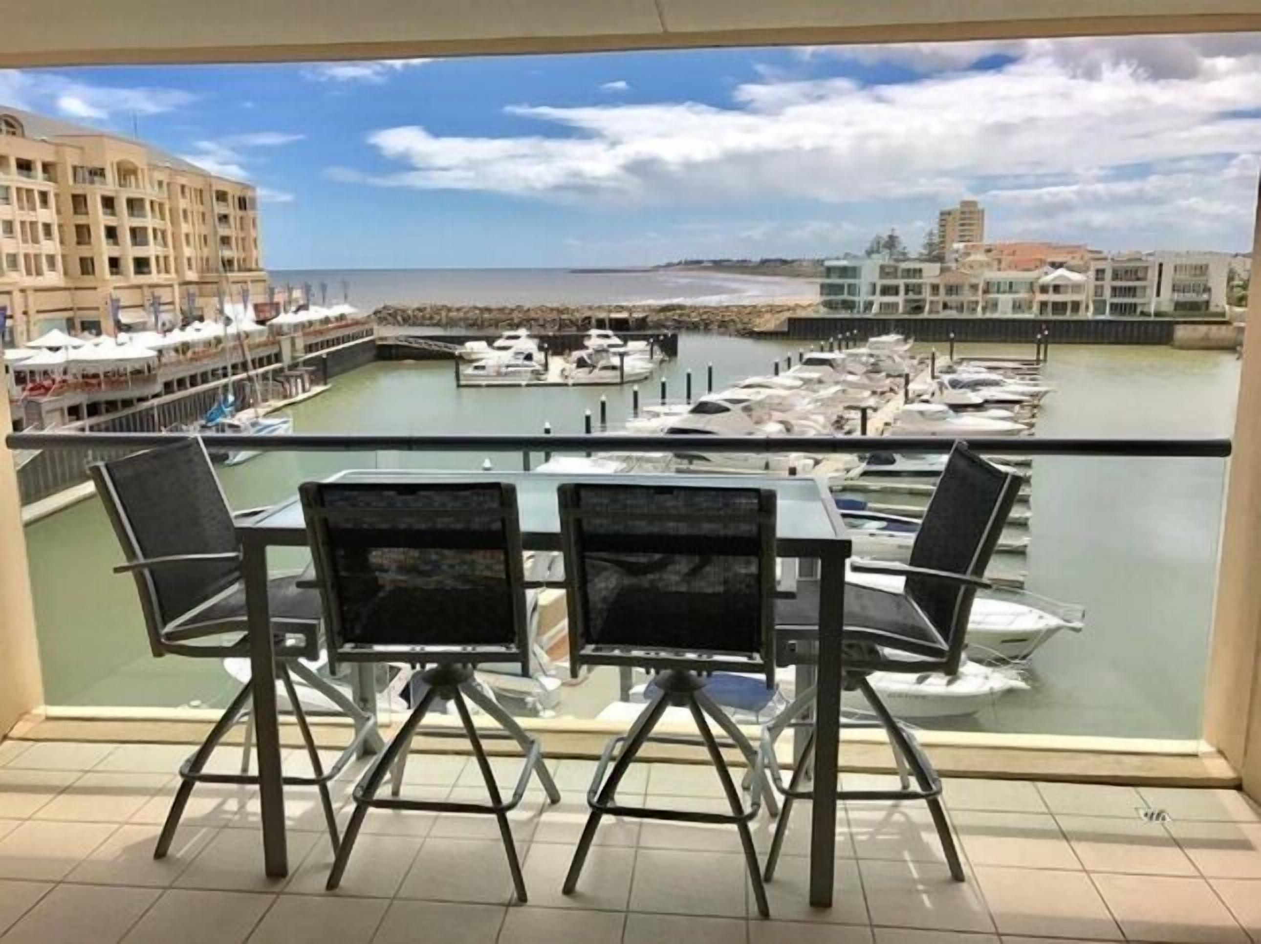 Lights Landing Glenelg - Ocean View