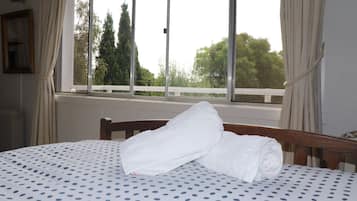 3 habitaciones, tabla de planchar con plancha y wifi gratis