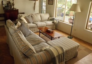 TV, peis, DVD-spiller og bordtennis