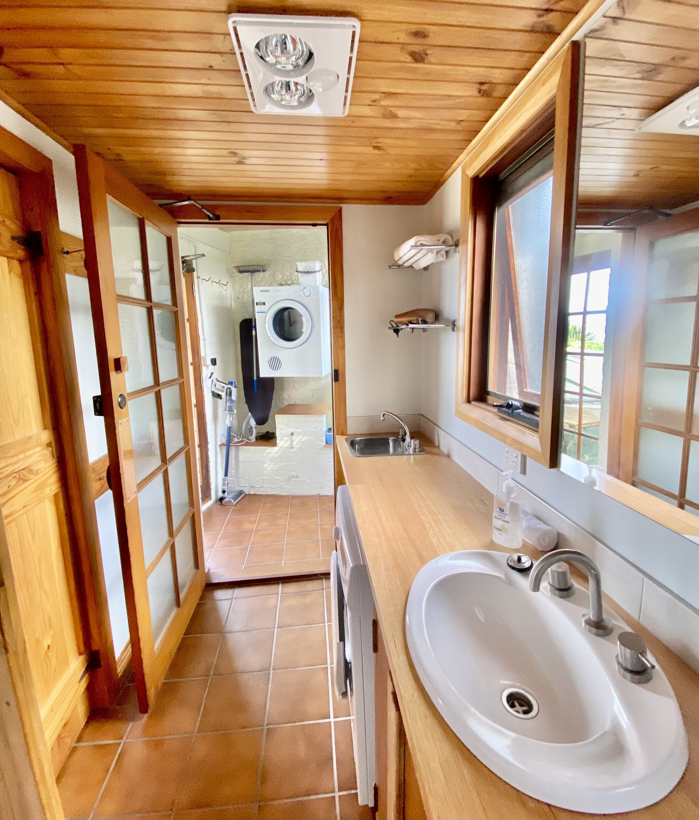 Shack on the Edge Waterfront — image 3