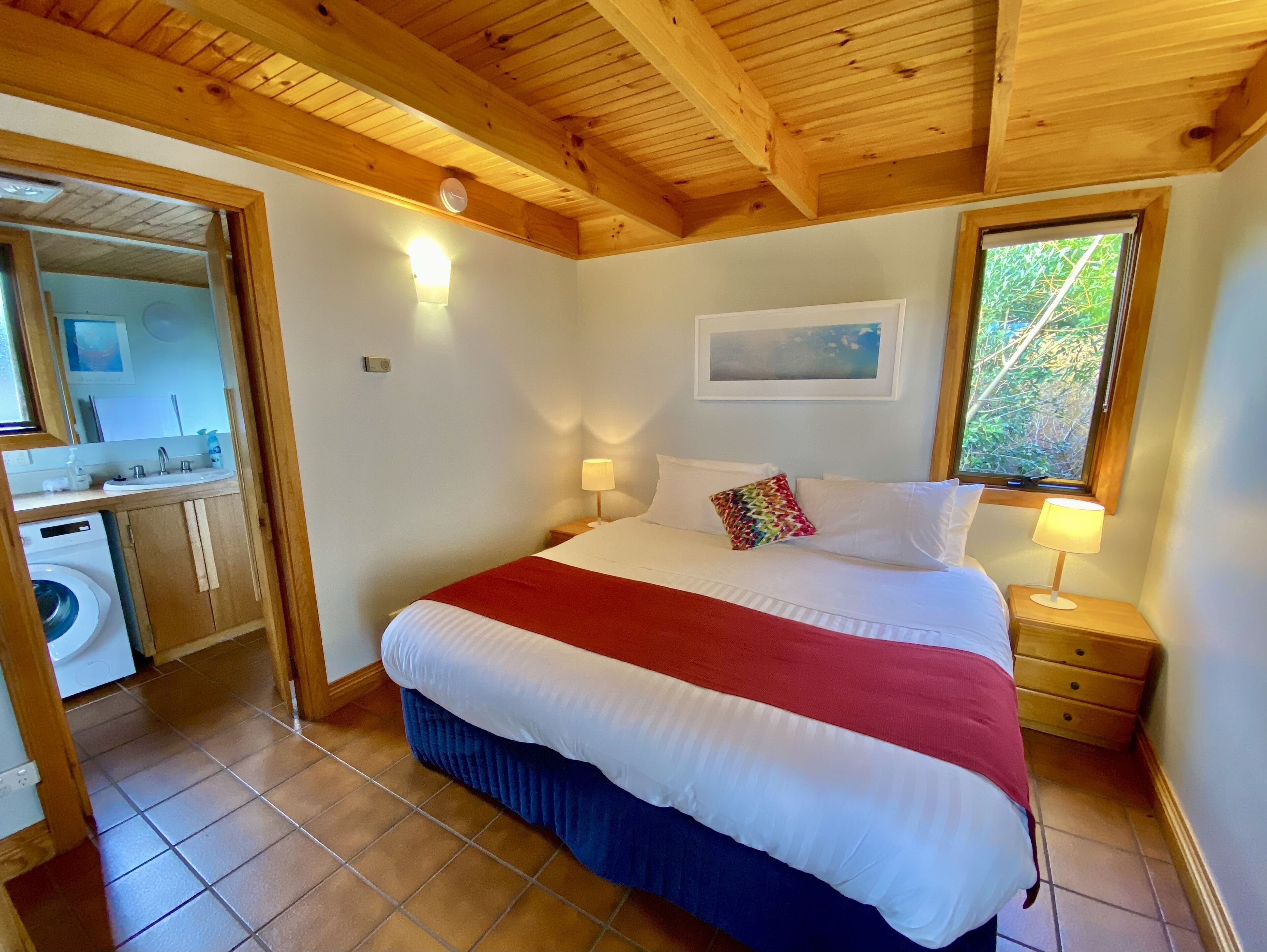 Shack on the Edge Waterfront — image 2