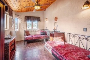 5 bedrooms, iron/ironing board, free WiFi, bed sheets