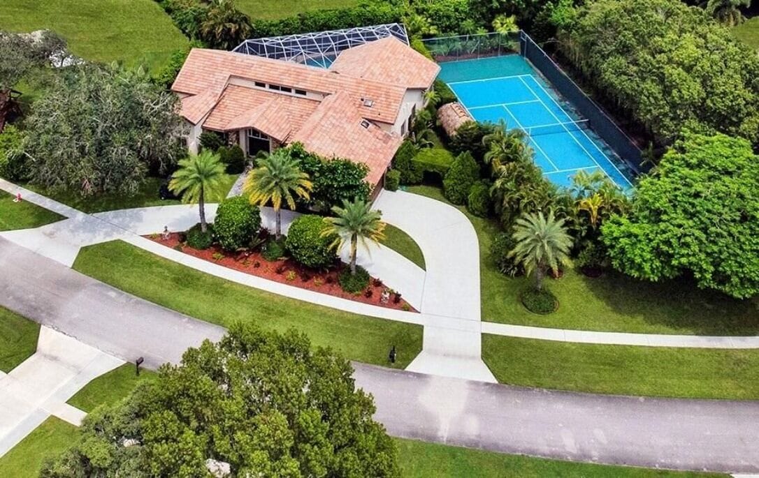 GolfCart to Horse Show! Luxury Private Tennis Ct,  Heated Pool Spa, Fenced Yard!