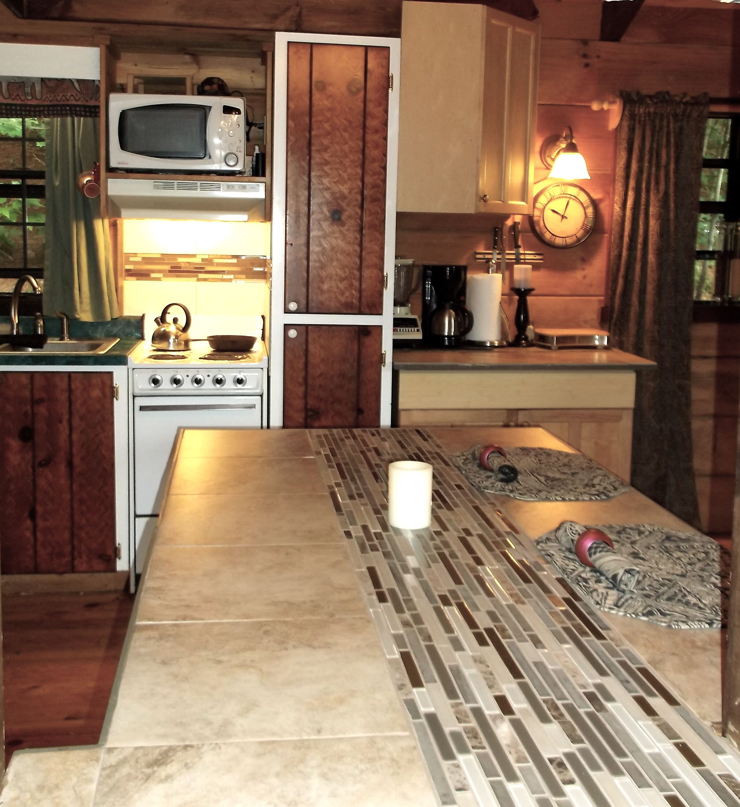 Welcome Nov w a Romantic Mountain stay! Log Cabin-Flowers-HotTub-Mountain View!