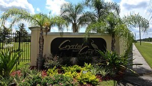 A sign for Crystal Resort with a landscaped garden in front. - Cost-Effectiven 8BR/5BA pool home! Near Disney,SeaWorld and Convention Ctr (Kissimmee)