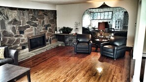 Interior - Waterfront with HUGE bulkhead, Minutes to Bay and Beach, Kayaker's Paradise (Bayville)