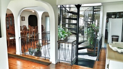 Waterfront with HUGE bulkhead, Minutes to Bay and Beach, Kayaker's Paradise