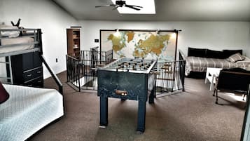 4 slaapkamers, een strijkplank/strijkijzer, gratis wifi, beddengoed