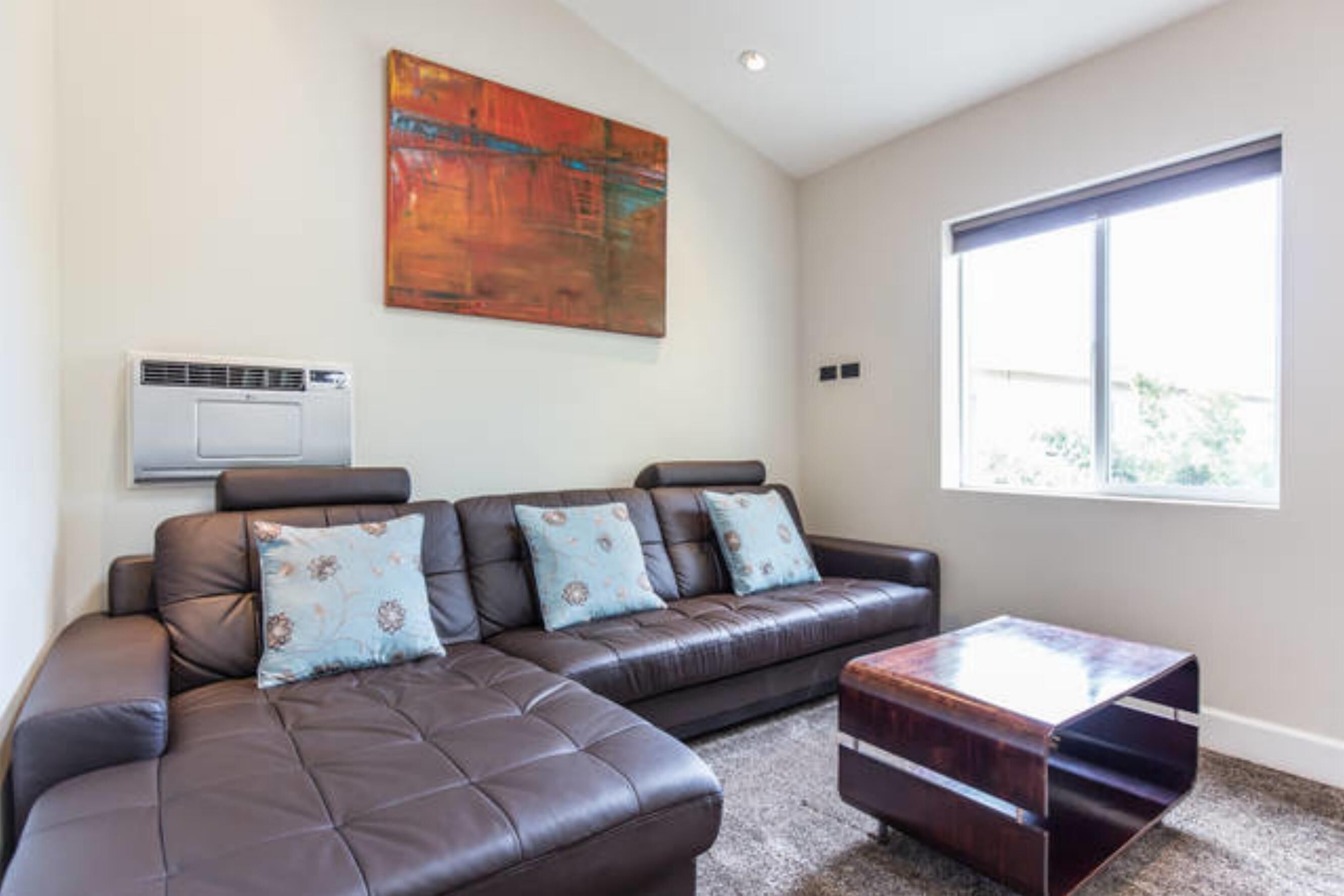 Heart of Hollywood Fully Loaded 1 Bdrm Private Guest House near Hollywood sign.