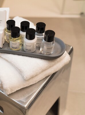 Dusche, Haartrockner, Bidet, Handtücher