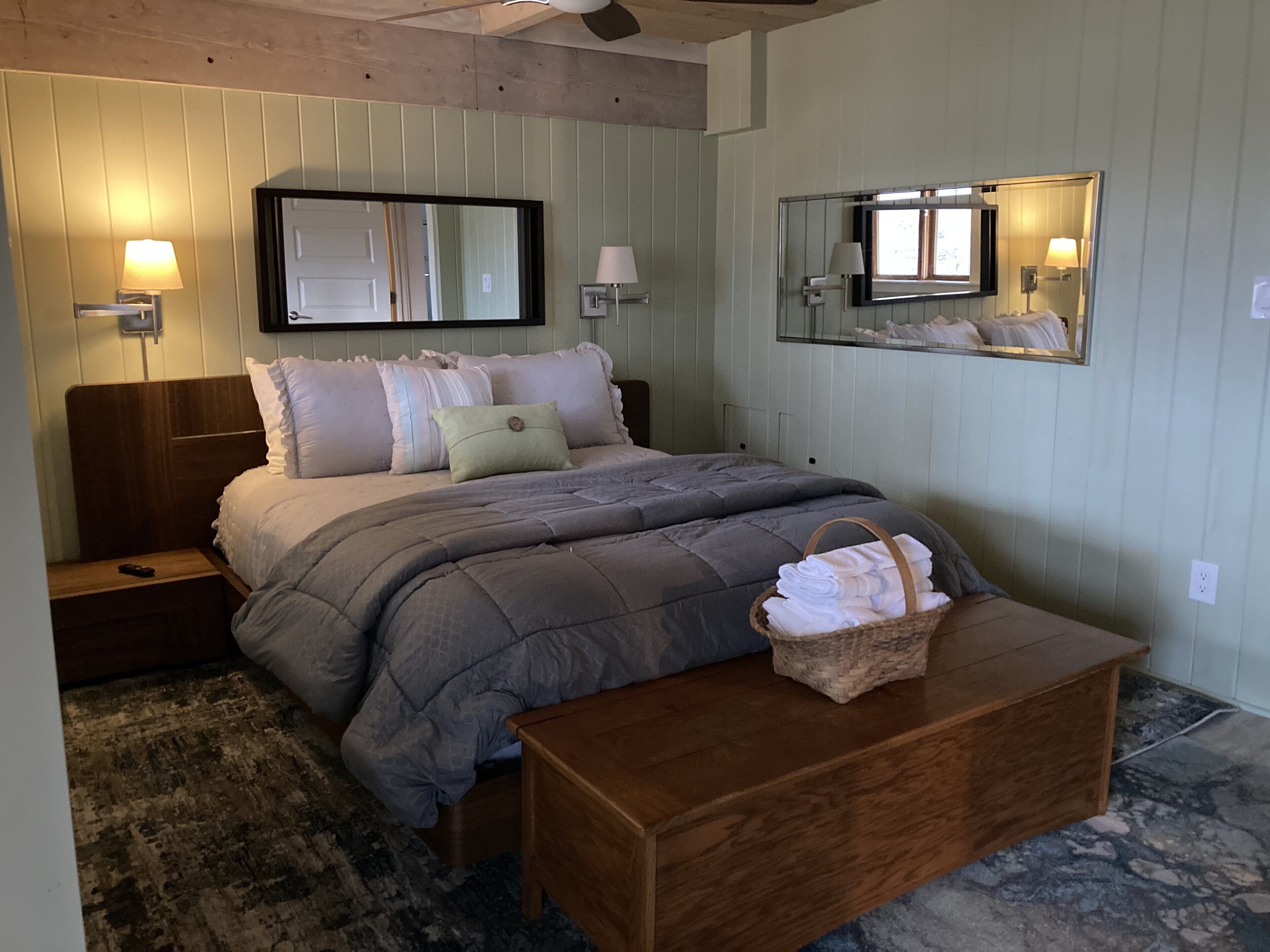 3 chambres, fer et planche à repasser, Wi-Fi, draps fournis