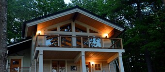 MID CENTURY MODERNE BLACK CHALET DE MONTAGNE; VUES SUPERBE / FIRE PIT / HOT TUB