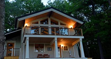 MID CENTURY MODERN BLACK MOUNTAIN CHALET; STUNNING VIEWS/ FIRE PIT/ HOT TUB
