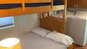 2 bedrooms, iron/ironing board, free WiFi, bed sheets