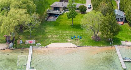Beautiful Walloon Lake Home - with Pontoon Boat option. August weeks open!!
