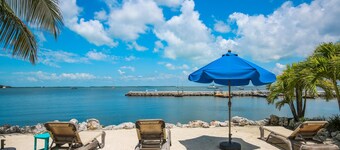 Elegante casa con playa y muelle! Espectaculares puestas de sol!