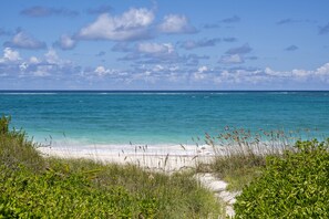 Plage à proximité, parasols
