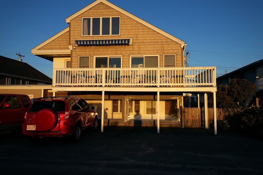 Spacious Seabrook Beach Home, Breathtaking Sunsets