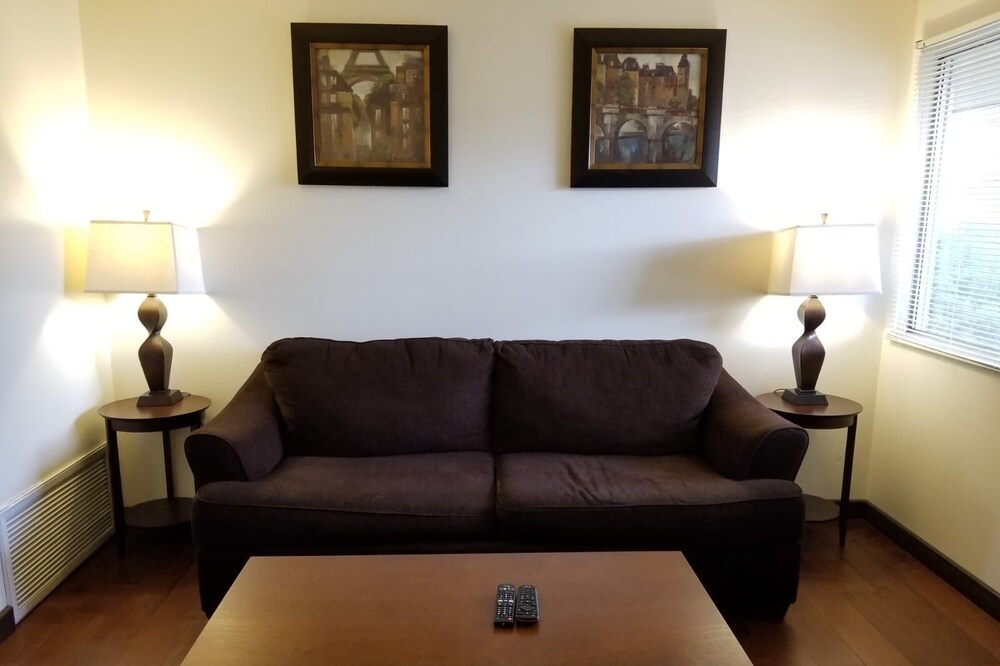 2 Story 2 Bedroom Townhome Suite