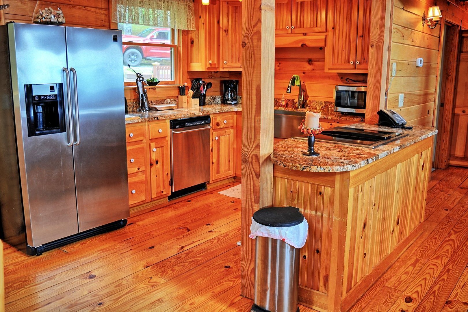 View Paradise-Million Dollar Views! Hot Tub, Pool Table, Fire Pit, AC, Views