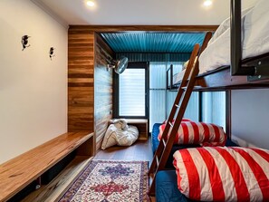 3 soverom, strykejern/-brett, reiseseng for barn og sengetøy