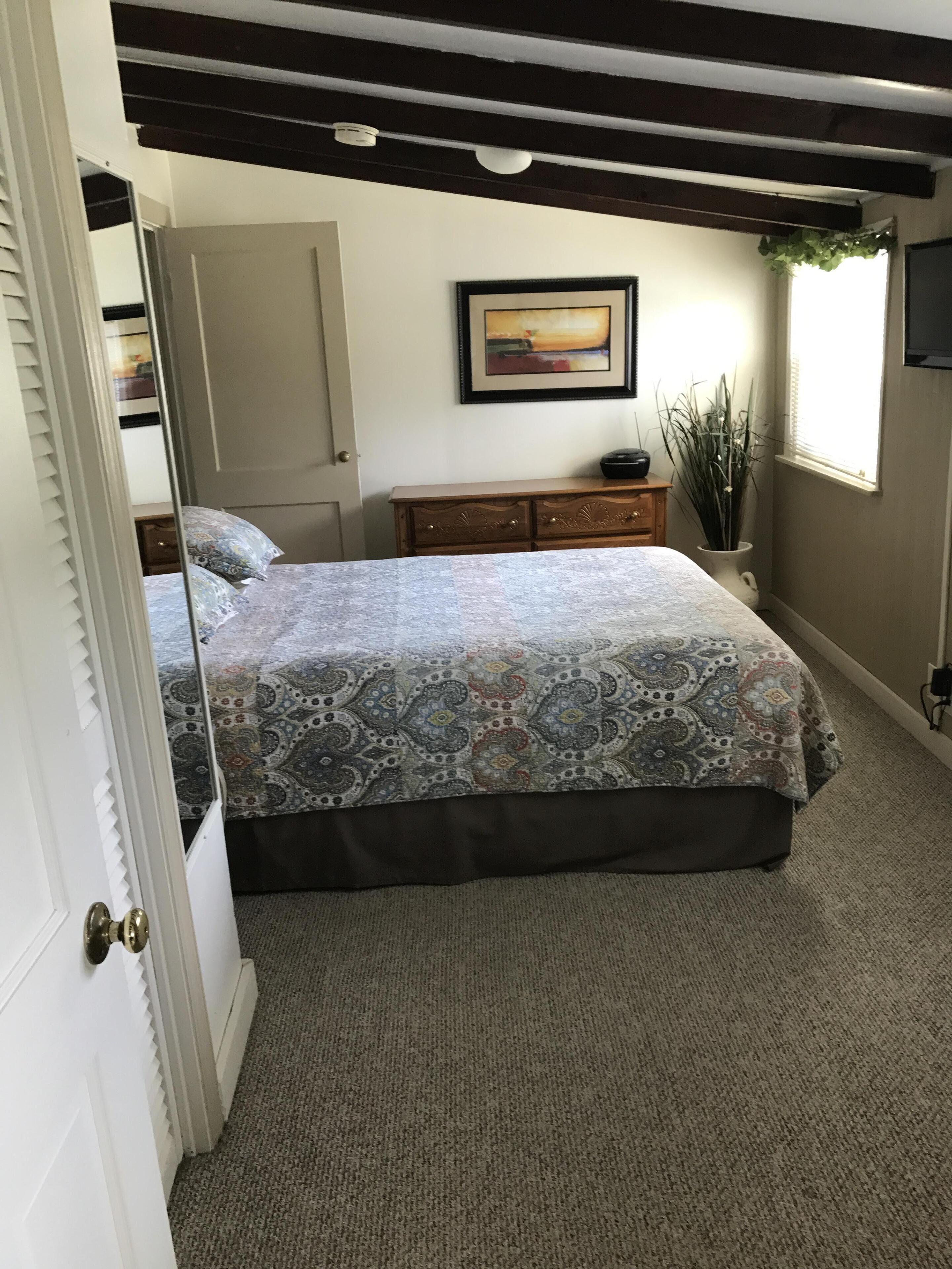 Clean,Quiet, great view, right on the water..
