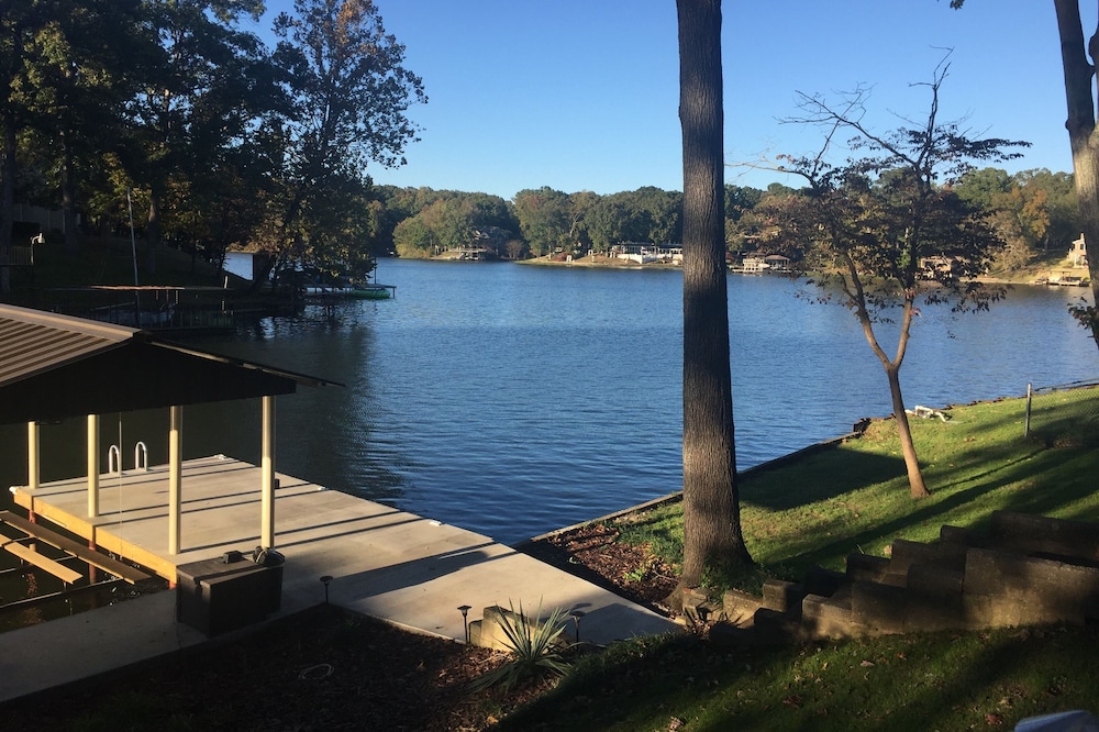 Clean,Quiet, great view, right on the water..