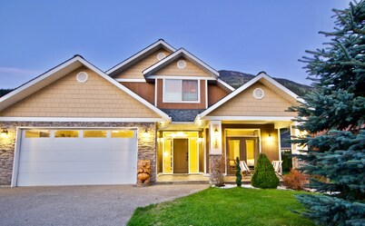 Barrel Sauna, HotTub, 2 Zero Gravity Massage Chairs, Powder Gong, Arcade & more